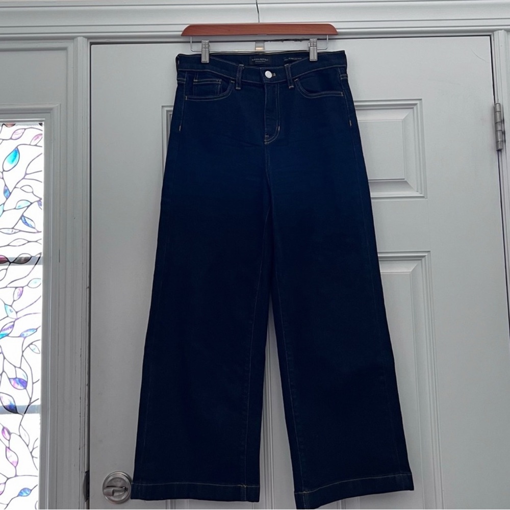 Banana Republic premium denim. High-rise, wide-leg crop. Size 27